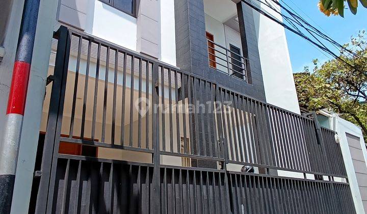 Rumah 3 Lantai Di Sunter Agung Utara, Jakarta Utara 1