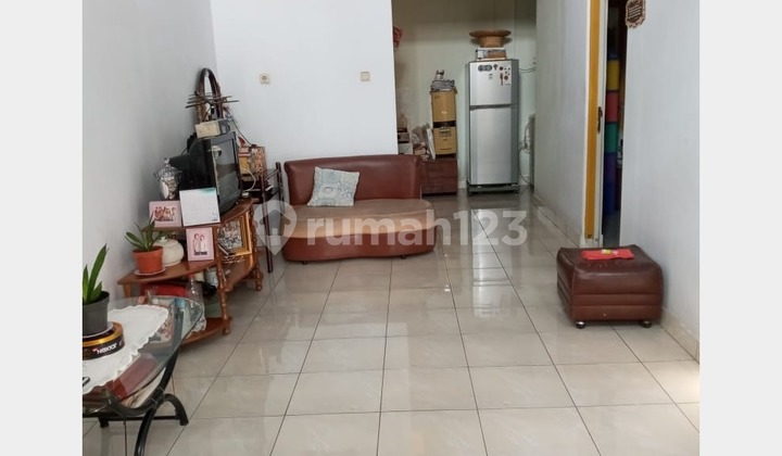 SHM House in Sector 6, Gading Serpong, Tangerang 2