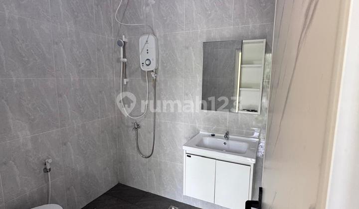 Rumah 3 Lantai Murah di Cluster Whelford Green Wich Bsd 2