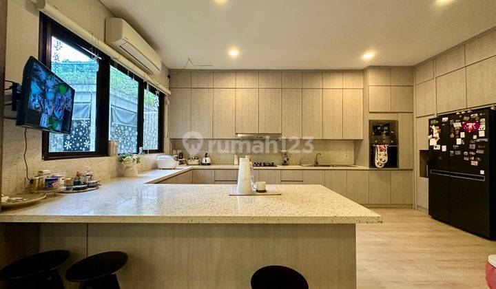 Hunian Mewah Furnished Include Tv di Cluster Heliconia De Park 2