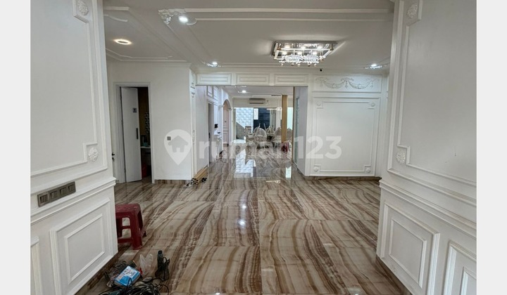 Good House Ready to Live in the Centro Havana Delatinos Cluster, Bsd 2