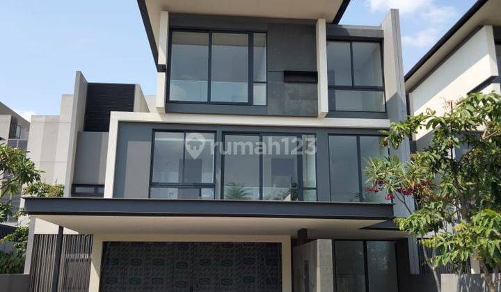 Rumah Bagus 3 Lantai Semi Furnished Cluster Lyndon Navapark 1