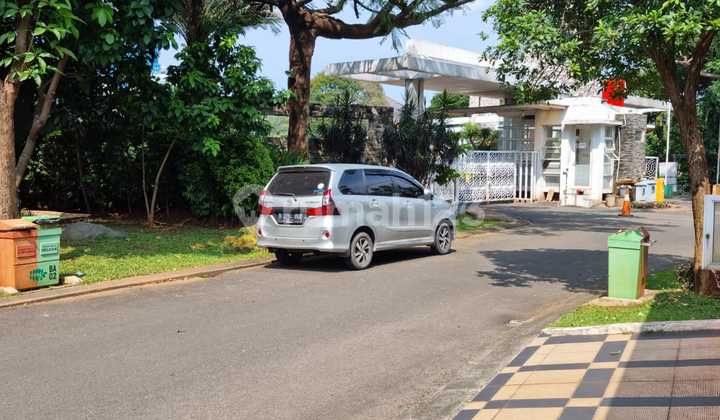 For Rent: Nice and ready-to-occupy house in Acacia Cluster, Summarecon Bekasi.