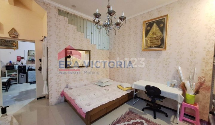 Ready-to-Occupy 2-Story Residence in Strategic Lowokwaru Area, 1.5Km from the Airplane Monument 2