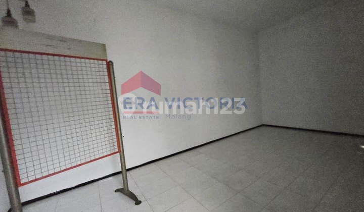 For Rent: Shop House by the Roadside with High Business Traffic 2