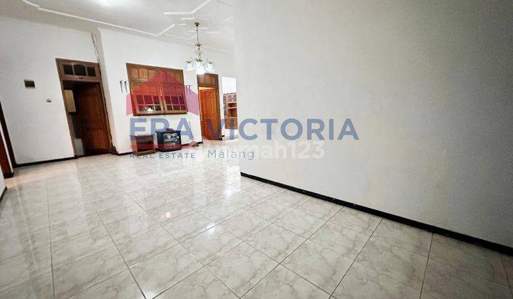 Rumah Hook Semi Furnished Super Strategis 2