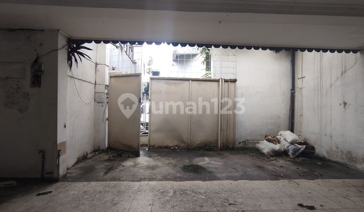 City Center House, a Step Away from Malang Heritage and Alun Alun, Suitable for a Guest House. 2