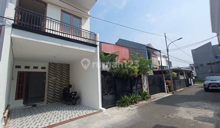 Rumah 2,5 Lantai Ready Stok DiDalam Komplek Bisa KPR DP 0% 2