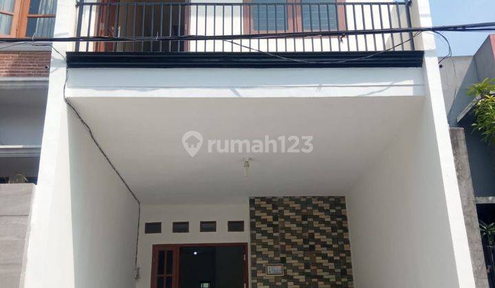 Rumah 2,5 Lantai Ready Stok DiDalam Komplek Bisa KPR DP 0% 1