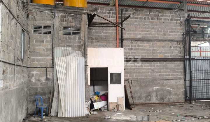 Dijual Tanah Bonus Gudang + Bangunan 2 Lantai di Driyorejo