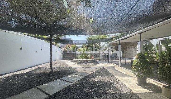 For Rent: House for Cafe in City Center, Surabaya, Cafe Area For Rent: House for Cafe in City Center, Surabaya, Cafe Area