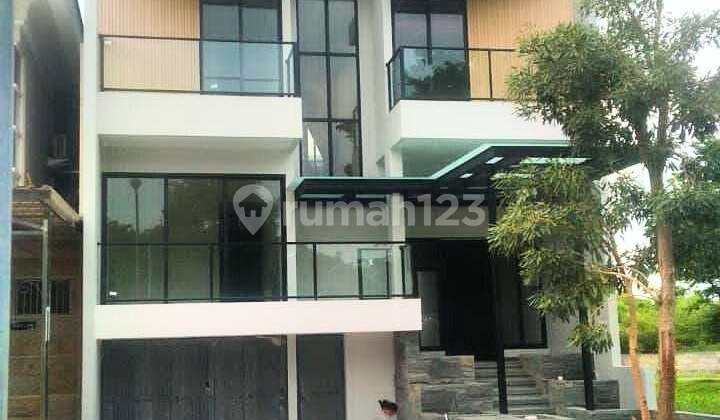 New 2.5-story house, in Pakuwon City, Imperial Beach, minimalist open space design. New 2.5-story house, in Pakuwon City, Imperial Beach, minimalist open space design.