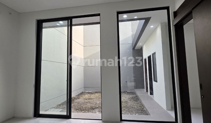 For Sale or Rent New House in Citraland Utama Surabaya District 9 Brand New