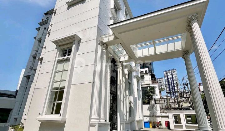 Rent Commercial Building in the Heart of Basuk Rahmat, Highly Strategic.