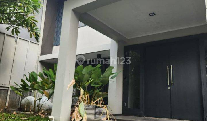 Jual Rumah 2 Lantai SHM Graha Family Surabaya  1