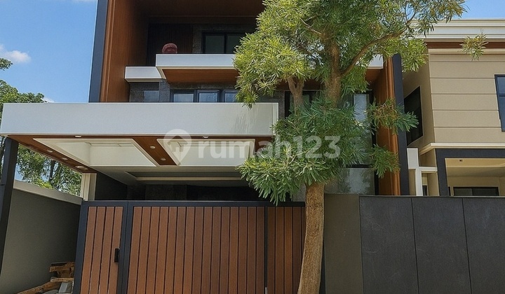 New House for Sale with Elevator in Citraland Utama Surabaya, Already Has SHM New House for Sale with Elevator in Citraland Utama Surabaya, Already Has SHM