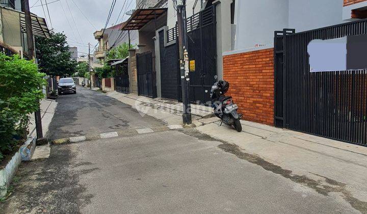 Jarang Ada. Rumah Bergaya Konsep Rumah Art Design Industrial Terakota , 3 Lantai Bebas Banjir di Jalan Tanjung Duren 2