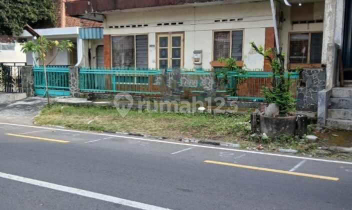 Jual Pekarangan Bonus Rumah Model Semi Kolonial 1