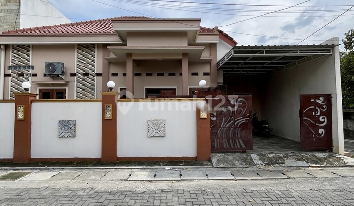 Rumah Modern Minimalis di Jln Nitikan Sorosutan Umbulhajo