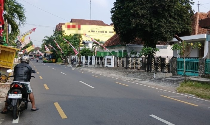 Jual Pekarangan Bonus Rumah Model Semi Kolonial 2