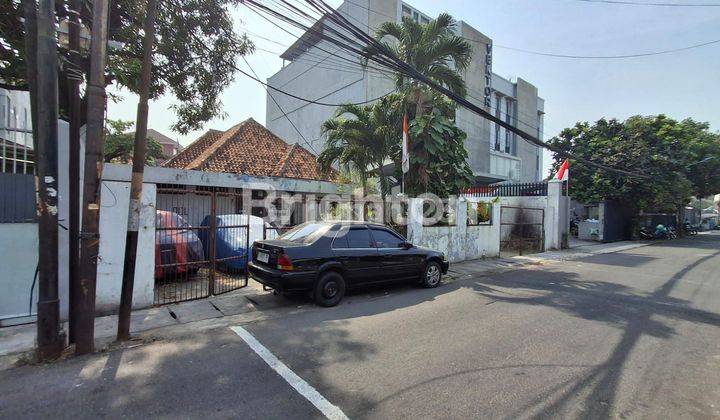 RUMAH HITUNG TANAH BESAR DI KAWASAN CIDENG TANAH ABANG DEKAT GI 1