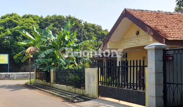 Old House, Strategic Location, Price Reduced in PLN/PNG Complex, Cakung, East Jakarta 2