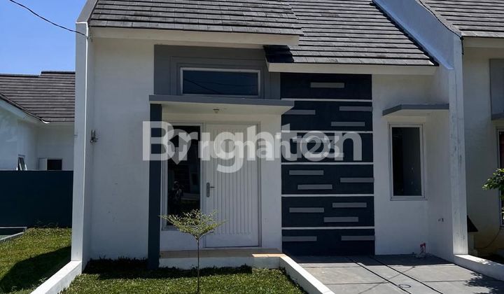 Hunian Keluarga Desain Minimalis dekat Stasiun KRL