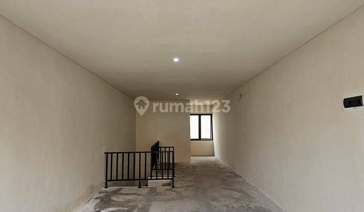 Ruko Strategis 3 Lantai di Jalan Pattimura, Surabaya 130 M2 Cicilan Mulai Rp8jutaan ..FSN.. 2