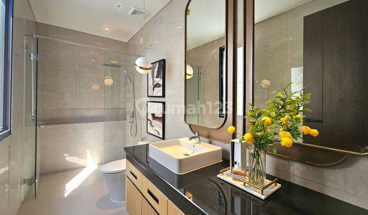 Rumah 3 Lantai Dengan Lift Di Tierra Residence Surabaya 2
