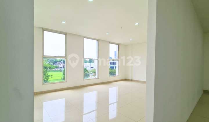 For Sale Business Shophouse 3 Minutes to Shopping Center