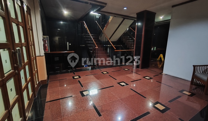 Gedung Kantor Lt 2.518 / Lb 2.198 M2 Lift 450 Kg di Pejaten, Jaksel