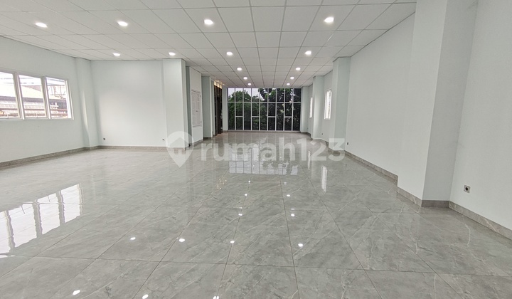 Building 4,5 Floors with Lift Near Otista, East Jakarta Building 4,5 Floors with Lift Near Otista, East Jakarta