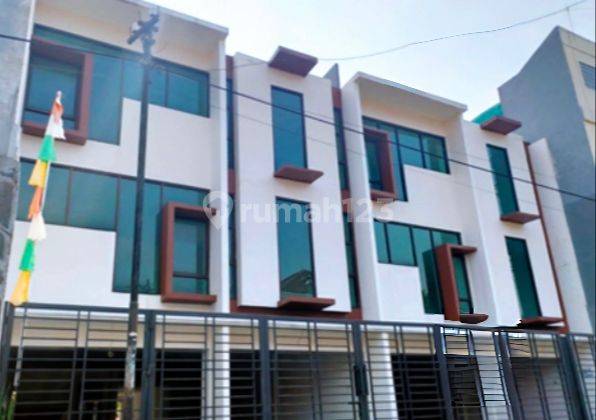Mini Building Ada Lift 8 Penumpang Di Jatinegara, Jaktim 1