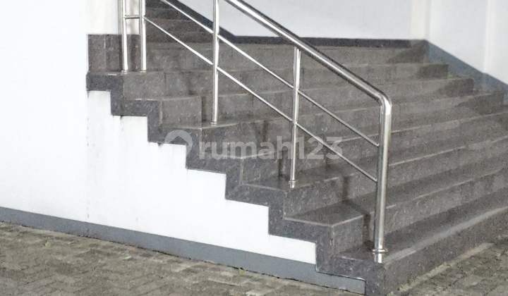 Dijual Bawah NJOP Gedung Ada Basement di Kramat Raya, Jakpus