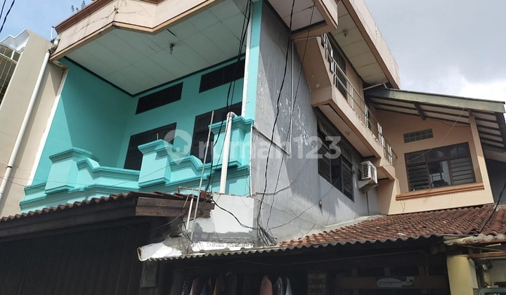 Rumah Ngantong 3 Lantai Di Jelambar, Jakbar