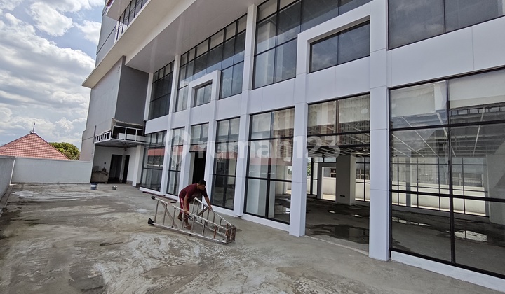 Gedung Baru Ada Lift 2 Unit Dekat Jatinegara, Jaktim | Cocok Untuk Rs, Kantor, Dll