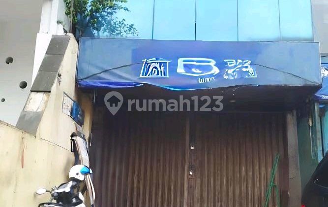 3.5-Story Shop House, 270 M2, Ready to Use, Near Percetakan Negara, Central Jakarta 1