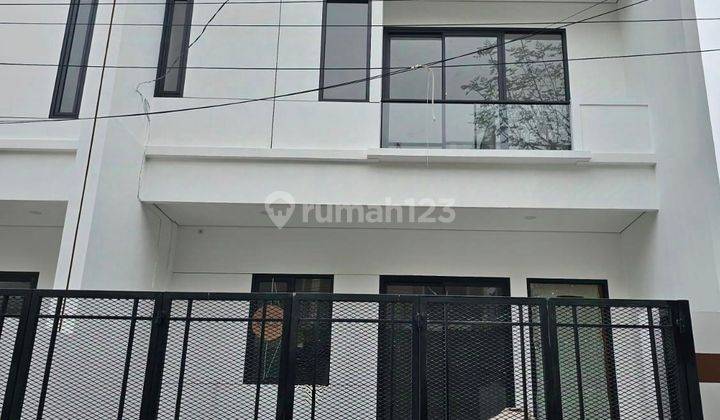 Rumah Baru 3 Lantai 4+1br Lt 7x14m Di Sunter, Jakut