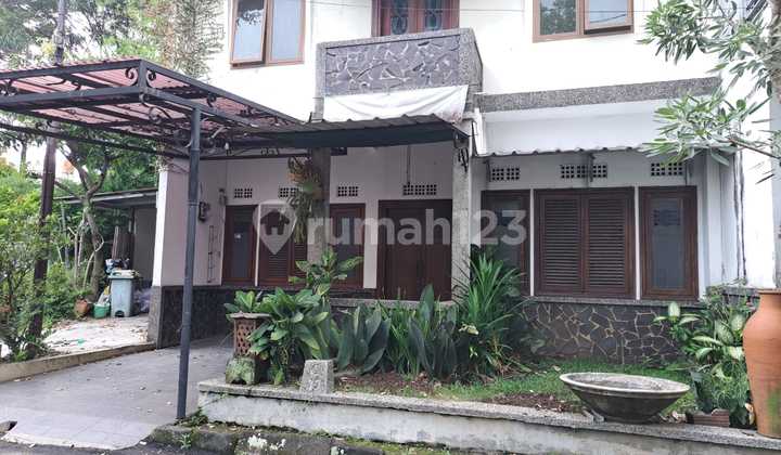 Rumah Hook 2 Lantai Siap Huni di Antapani Bandung - Depan Taman