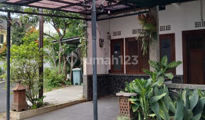2-Story Hook House Ready to Occupy in Antapani, Bandung - Facing the Park 2