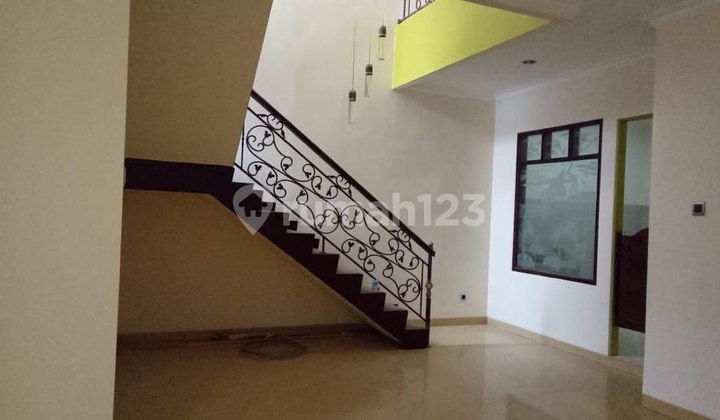 Ready-to-Occupy House in Antapani Bandung - Strategic & Comfortable Location 2