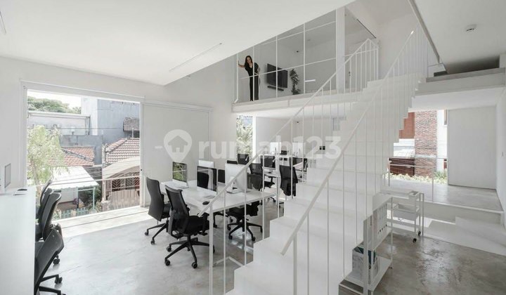 Rumah Kantor Modern 3 Lantai di Turangga Bandung Siap Pakai Rumah Kantor Modern 3 Lantai di Turangga Bandung Siap Pakai