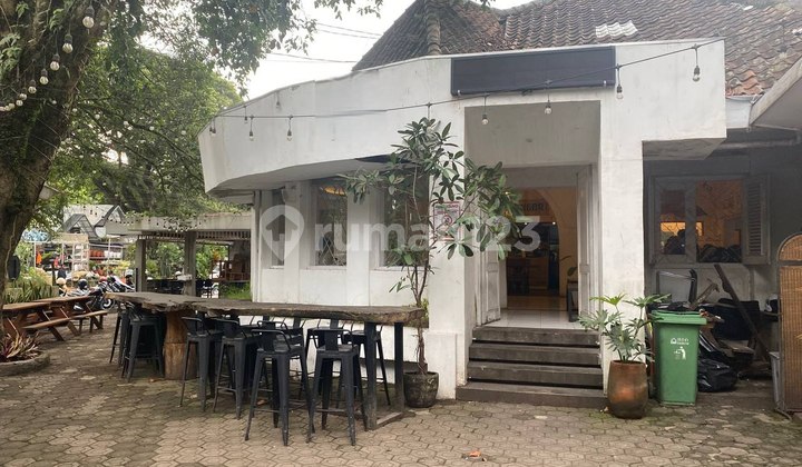 House and business premises in the Riau wing near Gedung Sate. 2