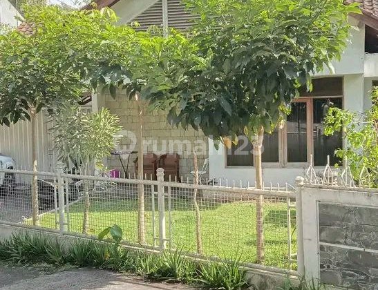 rumah lama di ciumbuleuit bandung terawat dan strategis  2