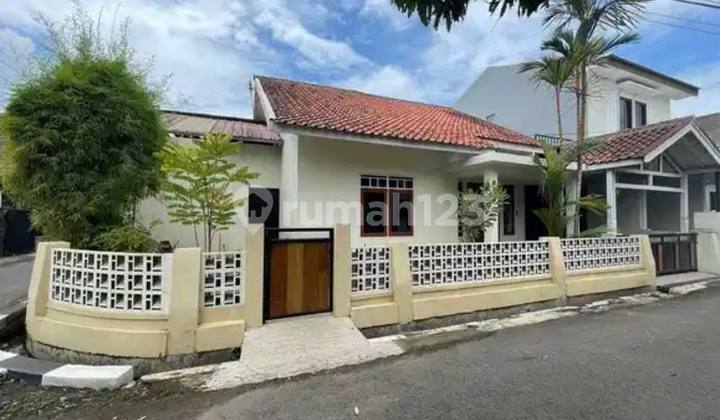 Rumah Bagus 2 lantai cocok untuk pasangan baru Rumah Bagus 2 lantai cocok untuk pasangan baru