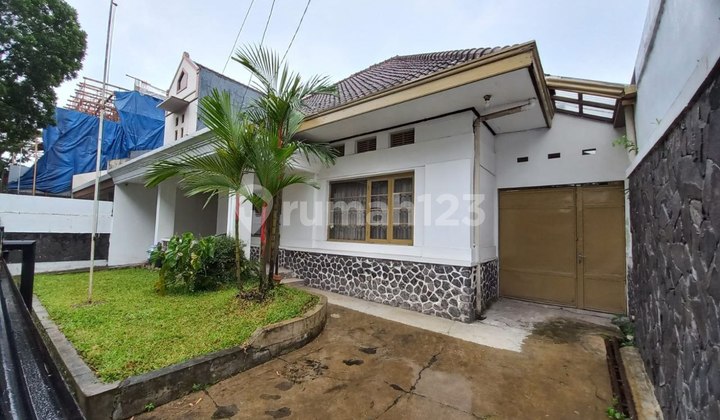 rumah lama murah terawat di sayap riau bandung