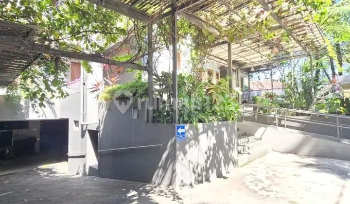 rumah lux besar bagus lokasi sayap riau sayap dago bandung kota 2