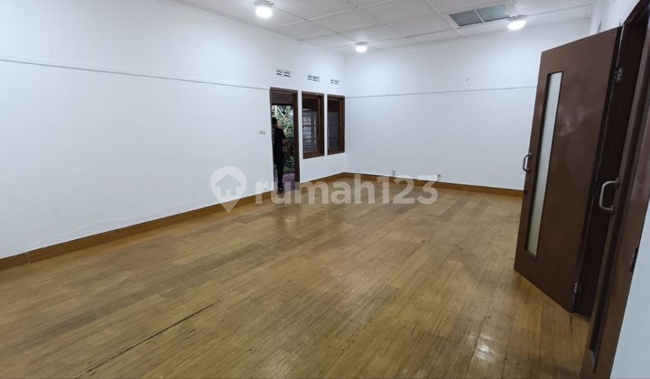 rumah lama terawat siap huni lokasi favorit di sayap dago bandung 2