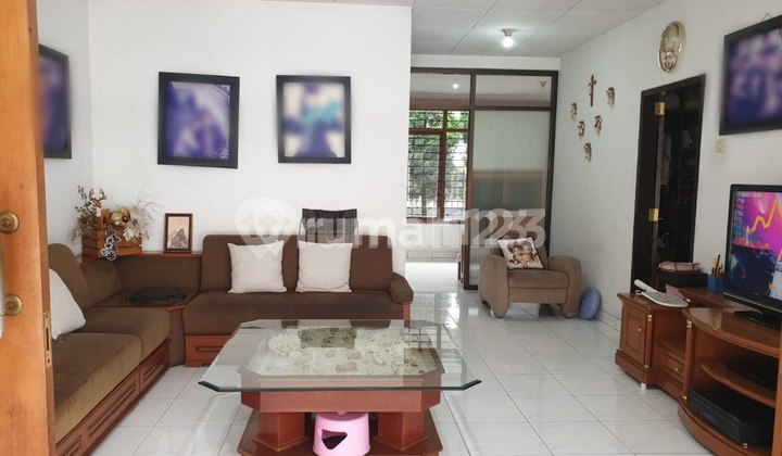 Ready-to-Occupy House in the Culinary and Shopping Center of Lengkong, Bandung City 2