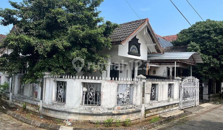rumah terawat siap huni dengan posisi hook 1